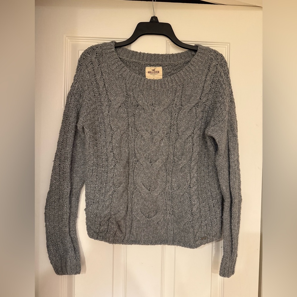 Hollister Women's Gray Cable Knit Sweater